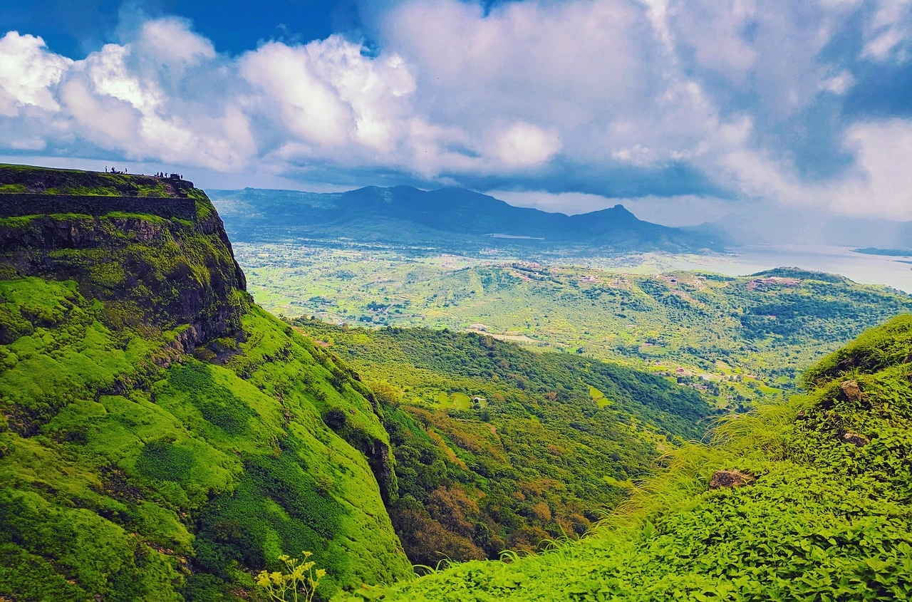 Explore History with Maharashtra's Top Travel Agency and Find the Best Forts in Maharashtra