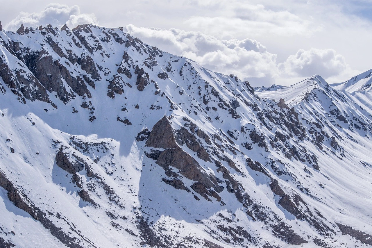 Exploring Paradise: Your Ultimate Guide to Kashmir Tours from Pune