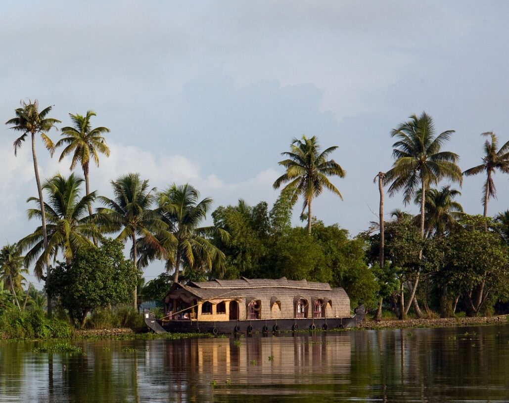 backwater houseboat kerala
